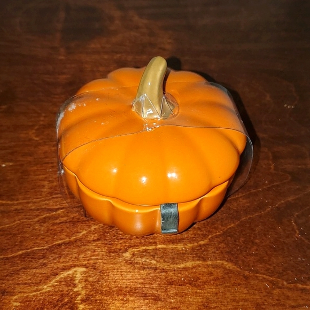 NWT Small Pumpkin Dish with Lid